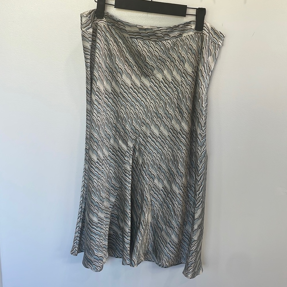 100% silk Lafayette 148 New York high waisted geo print midi skirt. Size 14